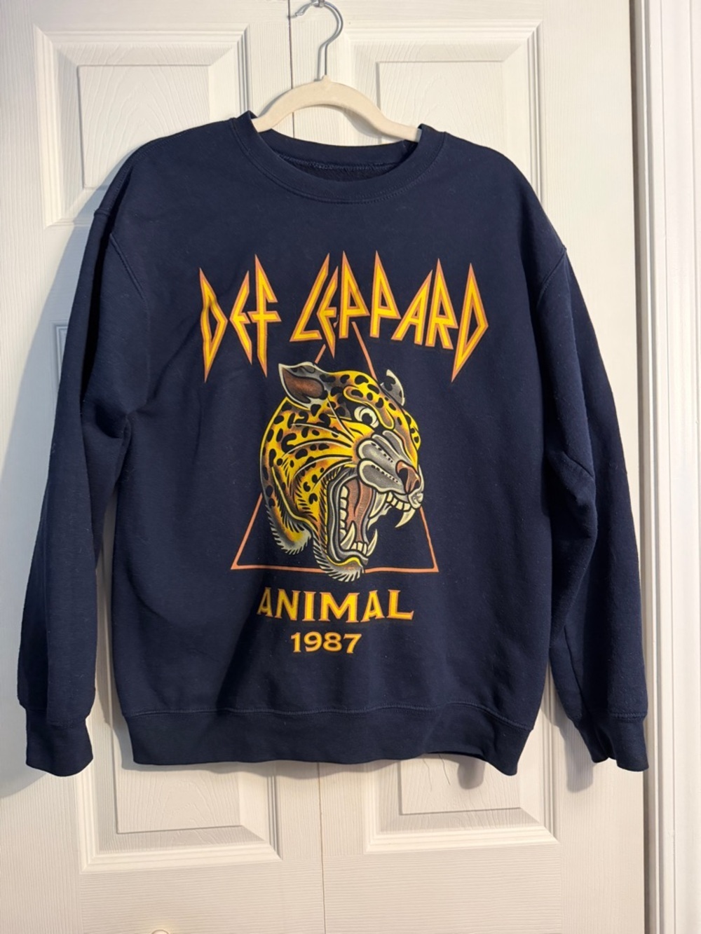 DEF LEPPARD Animal 1987 Sweatshirt Size Medium Long Sleeve Crew Neck Graphic